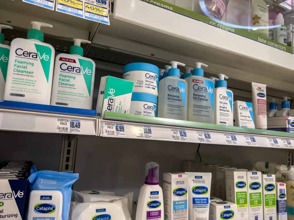 Kosmetyki CeraVe i Cetaphil do leczenia egzemy twarzy Źródło: Adobe Stock